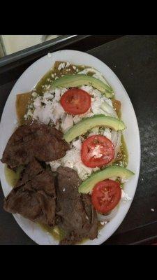 Chilaquiles verdes With steak With lettuce tomato onion cheese sour cream