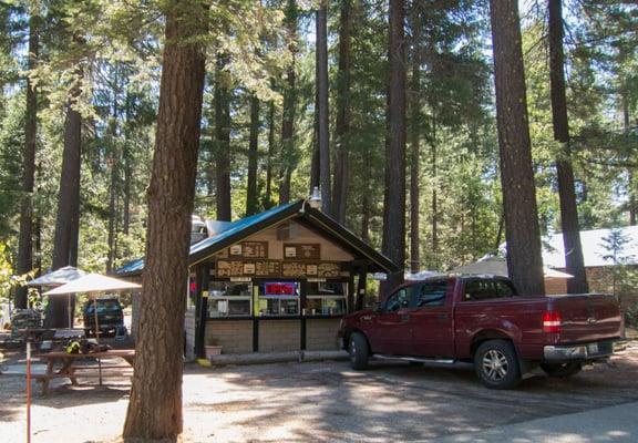 You can dine under the trees.