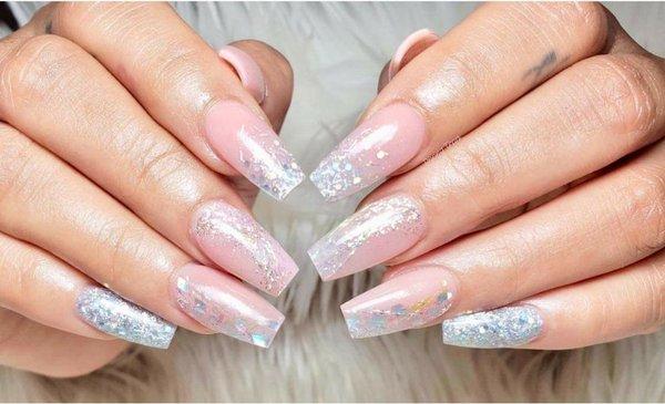 We do all kind of nails, Nexgen, gel and acrylic powder, manicure and spa pedicure ,waxing , eyeslash extension. Please come and enjoy !