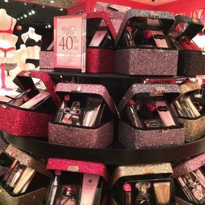 40% off holiday perfume sets!