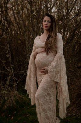 It's not often when you're pregnant that there's an excuse to dress extra, but a maternity shoot is definitely that excuse!