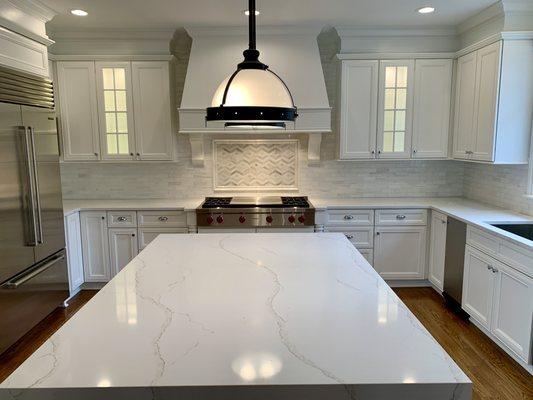 Beautiful kitchen with Calacatta Gold Quartz!