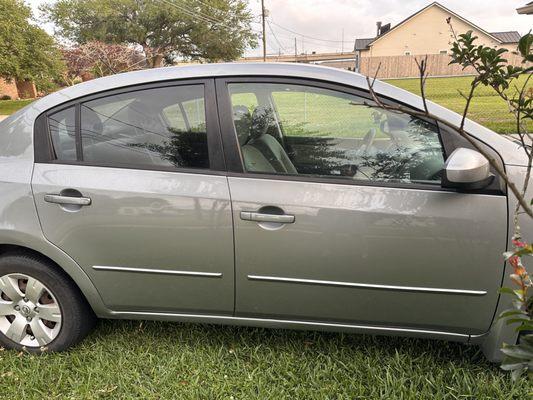 This side was smashed! the only way you can tell is the window tint on one door is different than the others.