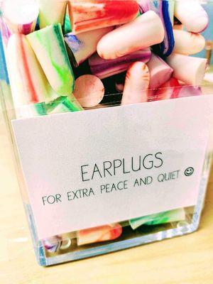 Earplugs, eye masks, fleecy blankets... we provide you with everything you need to zonk out for a sweet, rejuvenating acunap.