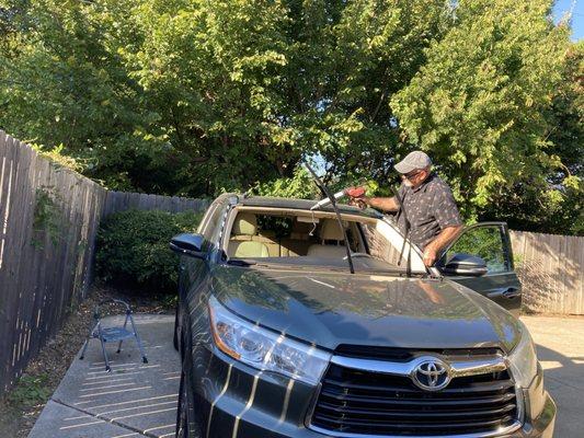 Windshield replacement on Toyota Camry