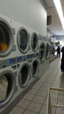 Super clean & friendly laundromat!