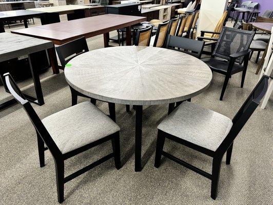 Round 5pc dining set