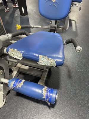 leg extension machine