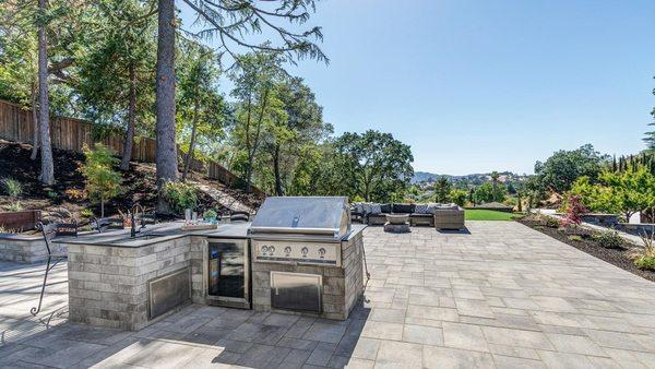 Beautiful backyard with Catalina Grana Pavers