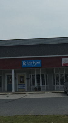 Robertson Floors -- 194 West Street / Route 140, Milford          Storefront