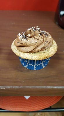 Oreo Cupcake with Chocolate Mousse Frosting