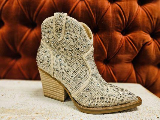 These glitz & glam boots were made to dance the night away . Get yours in store or on line www.whiterockcountry.com