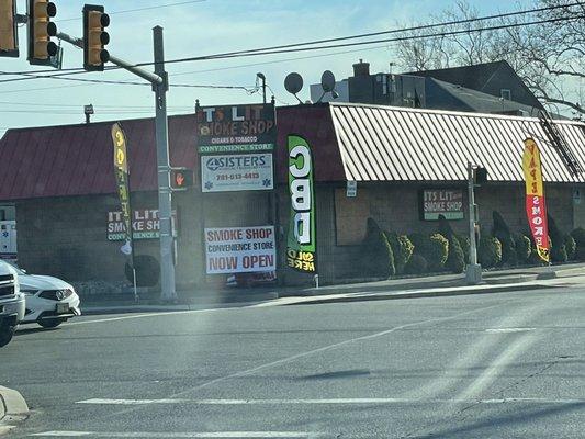 Looks from outside to our huge store