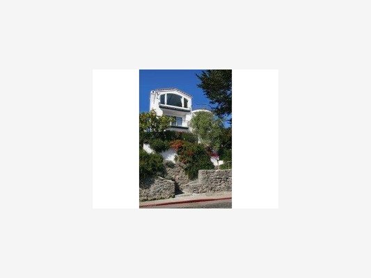 302 Cherry Avenue, Capitola Represented Buyer Sold: $3,050,000