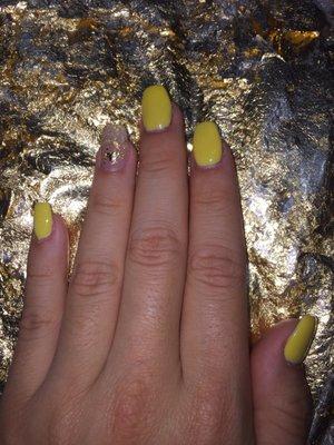 Acrylic nails with the color Yellow (spark) and imitation gold leaf! A classic