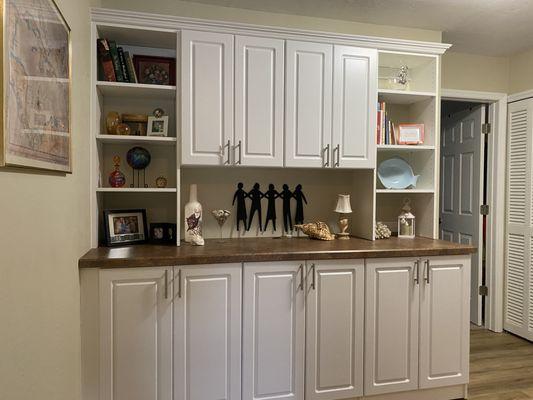 Cabinets with crown molding and raised panel doors with laminate countertop. Ormond Beach, FL location.