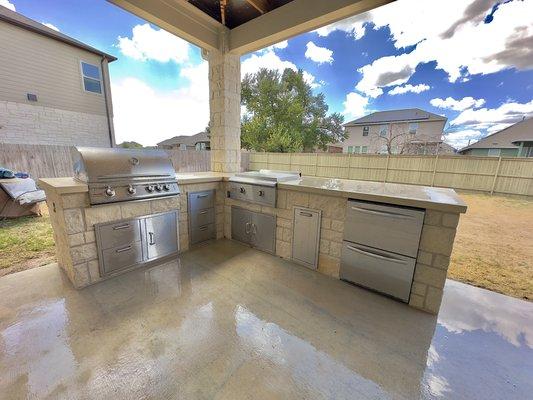 Outdoor kitchen