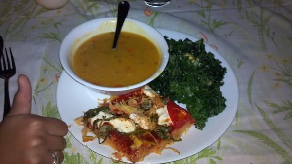 Better Earth Cuisine Butternut squash pizza greens and split pea soup, all organic, local, fresh amazing healthy food