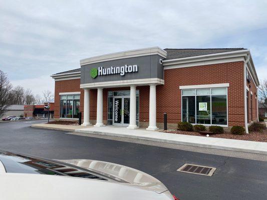 Entrance to Huntington Bank