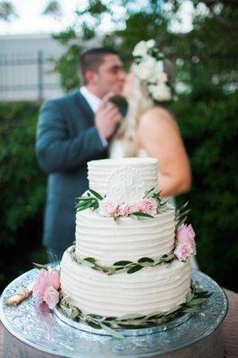 another shot of flowers on cake