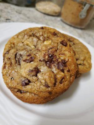 Brown butter chocolate chip walnut cookie