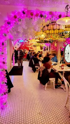 Interior - Downstairs Dining Room (11/23/22): @Serendipity3NYC #Manhattan #NewYorkCity