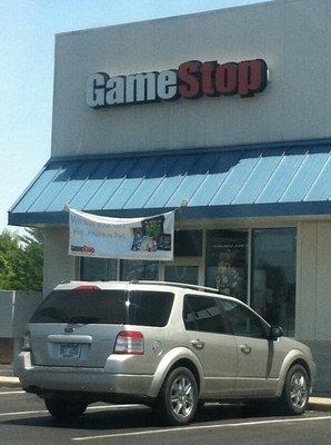 Main Entrance to the Adrian GameStop