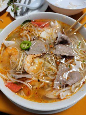 Shrimp & crabmeat meat only I added the steak pretty good loved that the broth was very hot when served