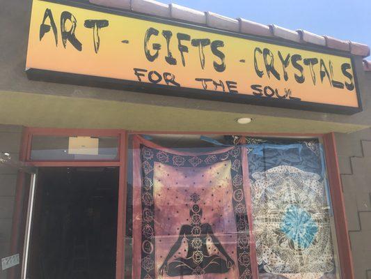 I'll little hippy shop with great options from local artist.