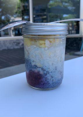 Mango-blueberry overnight oats