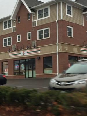 Dedham 7-Eleven -- 29 Bridge Street / Route 109, Dedham              Storefront