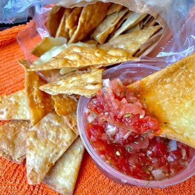 Kamuela Tomato Salsa with Mochi Aulelei Tortilla Chips