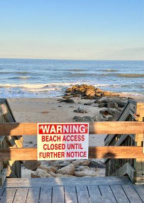 Too bad it's closed, I was hoping to work on my tan reading under the FL sun-lol. Happy Holidays to y(･‿･)u! #RiverToSeaPreserve