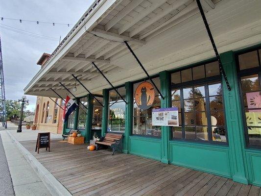 O'Brien's ice cream parlor and candy shop/ Pacific Hotel