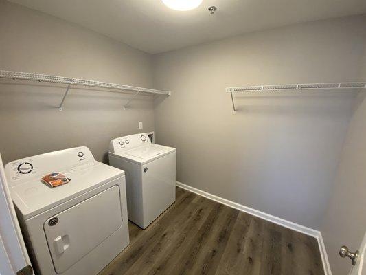 Executive Walk-in Closet w/ en-Suite Washer/Dryer