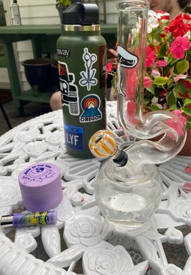 Super cool bong and additionally purchased bowl! Clipper from here as well! (Grinder from yew yew)