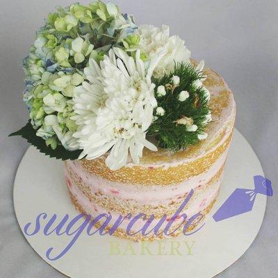 Naked Cake with fresh flowers