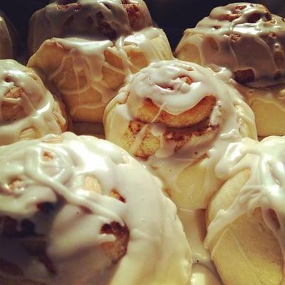 OMG Mollie Rose's cinnamon rolls are awesome! She uses coconut oil!