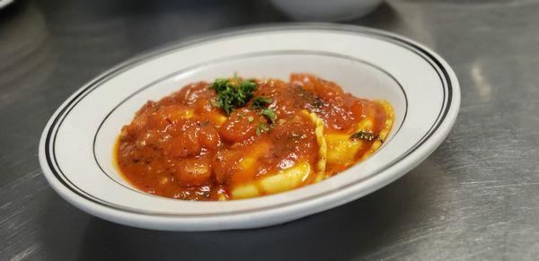 Cheese Ravioli tomato sauce