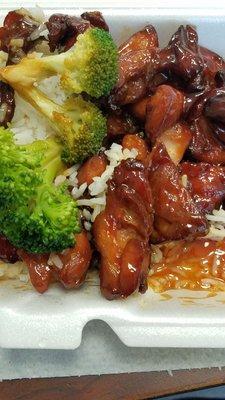 Bourbon chicken lunch special: Broccoli tasted like old, frozen type and the chicken was stringy.  Sauce was just okay.