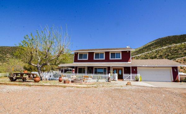 SOLD $608,000 - 3 bedrooms, 2.5 bath and 5 acres. Agua Dulce.