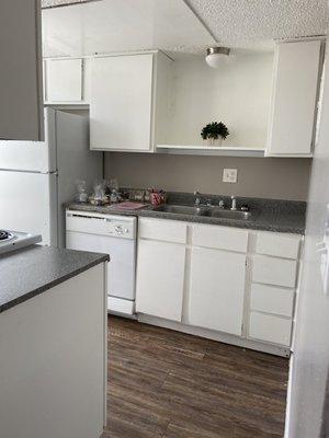 1 bedroom townhome kitchen