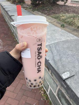 Strawberry milk green tea w/ bubbles