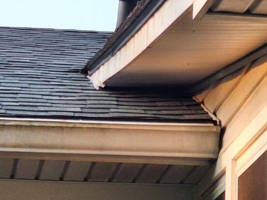 Siding and roofing appears to be aligned without rain guard.