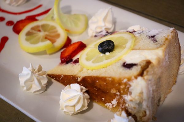 Lemon Berry Creme Cake