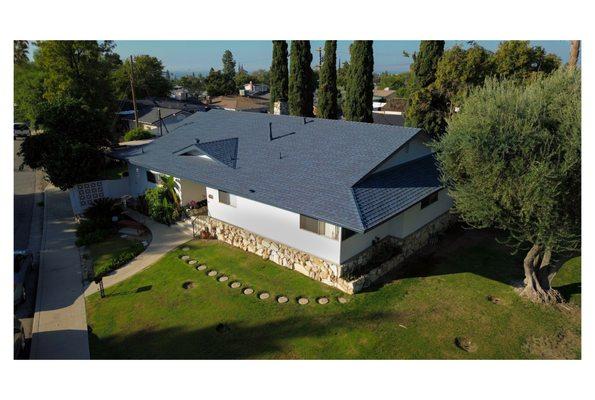 Completed roof with GAF Timberline HDZ shingles in Stone Grey.