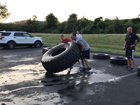 Partner work on the tires