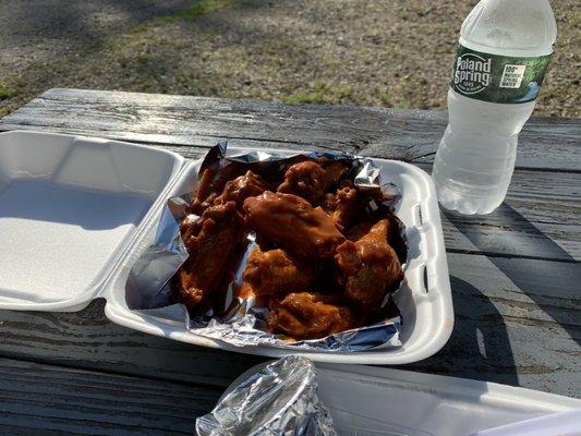 Racetrack wings