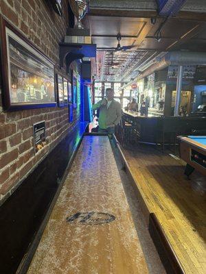 Shuffle board