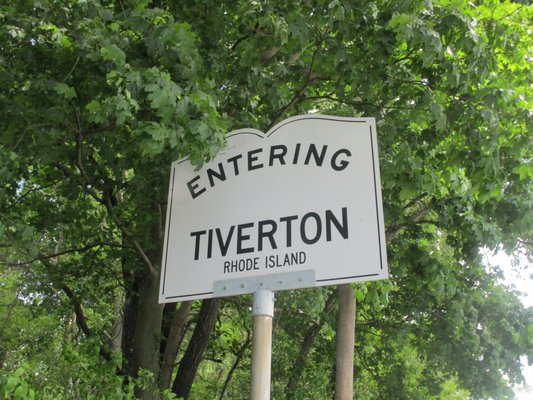 Entering Tiverton Sign in Rhode Island from Fall River.